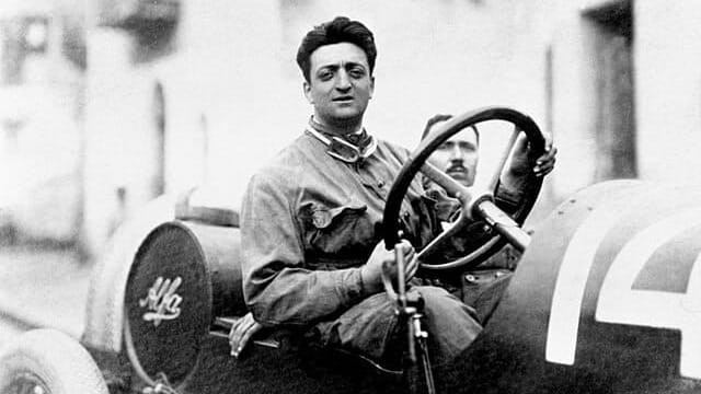 Enzo Ferrari: la storia del successo, delle difficoltà e del suo metodo