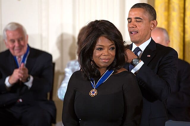 Oprah Winfrey receives 2013 Presidential Medal of Freedom (