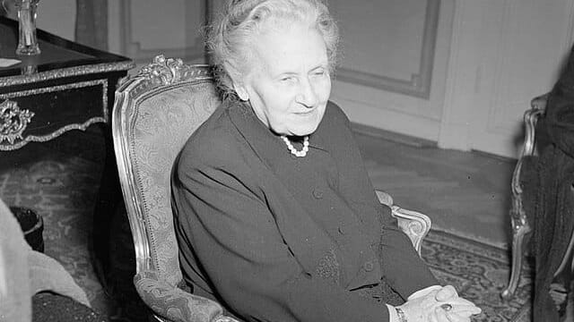 Maria Montessori, la donna che cambiò per sempre l’idea di educazione